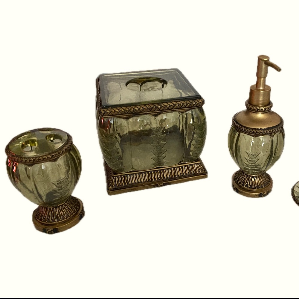 NWT Antique WAMSUTTA Bath Vanity set